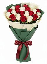 Букет Микс из красных и белых роз в Щиграх