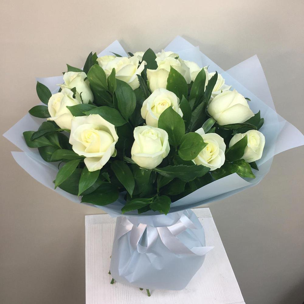 Букет 15 Белых роз Проуд в Щиграх