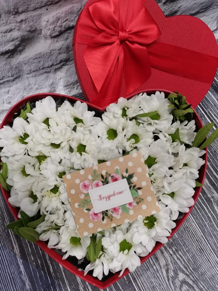Цветочная композиция из Хризантемы в виде сердца в Щиграх