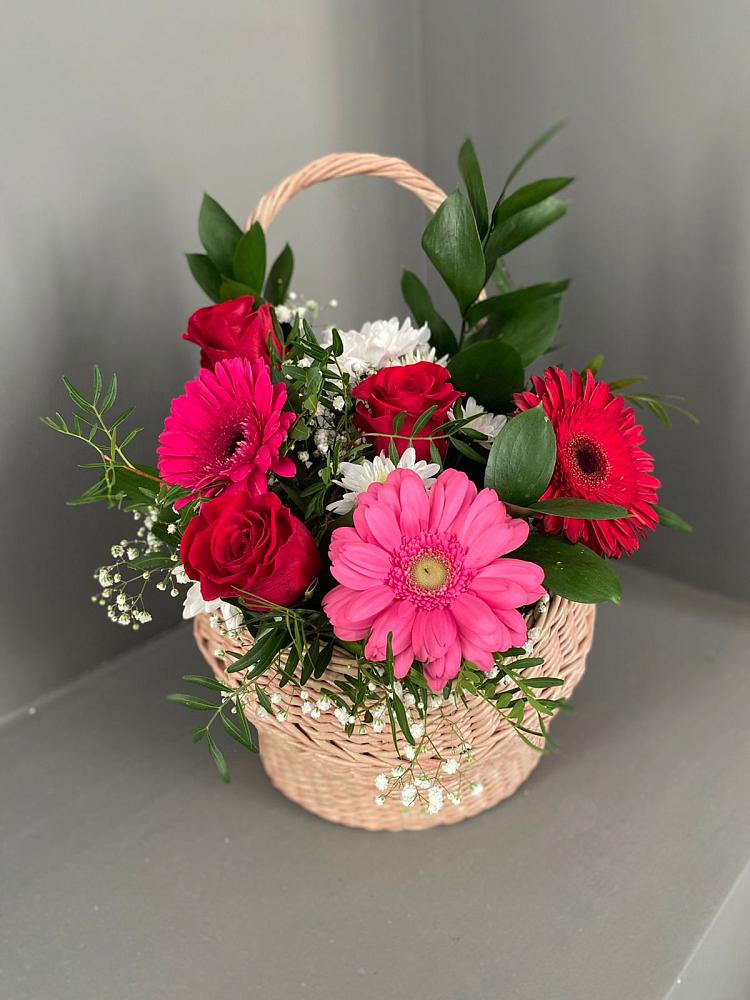 Цветочная композиция из Розы, Хризантемы и Герберы в корзине в Щиграх